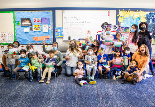 the joyful parenting: art, music, and movement class taking a group photo